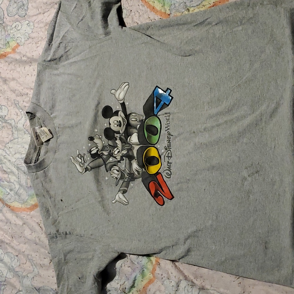 Disney adult medium 2004 graphic tee